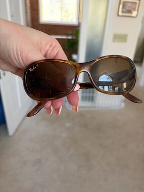 Ray-Ban Women's Tortoise Shell Brown Lens Sunglasses